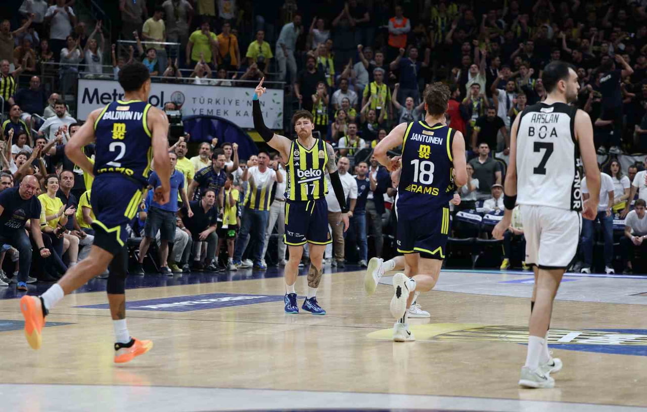 TÜRKİYE SİGORTA BASKETBOL SÜPER LİGİ PLAY-OFF FİNAL SERİSİ İKİNCİ MAÇINDA FENERBAHÇE BEKO, KONUK...