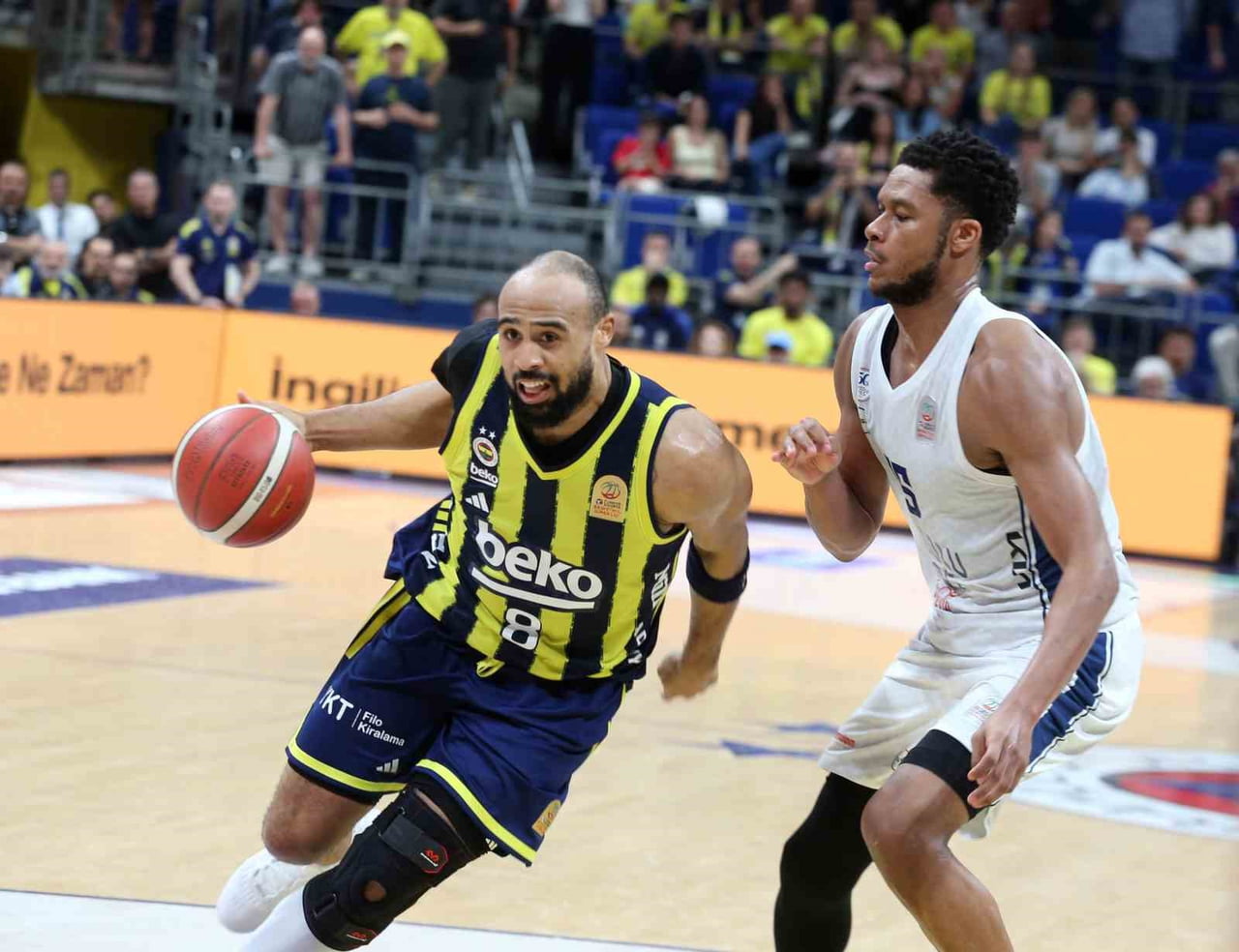 TÜRKİYE SİGORTA BASKETBOL SÜPER LİGİ PLAY-OFF YARI FİNAL SERİSİ İLK MAÇINDA FENERBAHÇE BEKO, A....