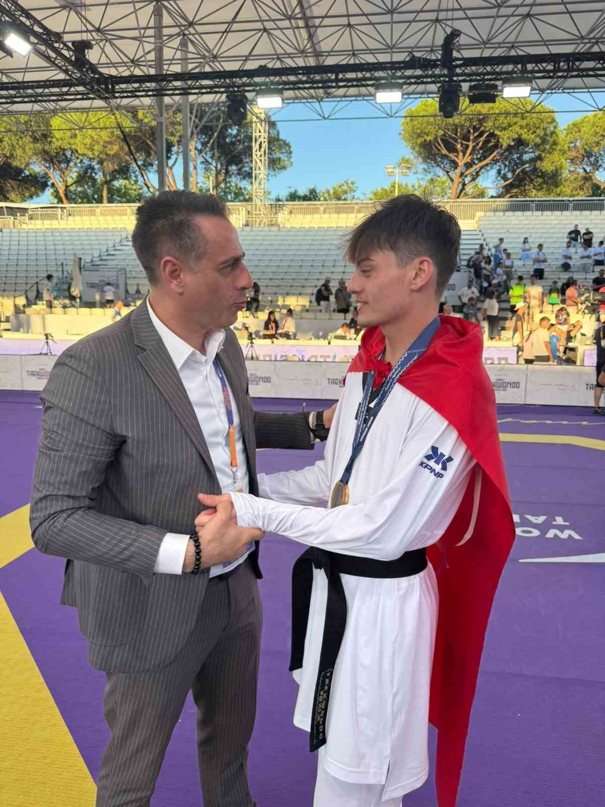 TÜRKİYE TAEKWONDO FEDERASYONU BAŞKANI BAHRİ TANRIKULU, BERKAY ERER'İ TEBRİK ETTİ