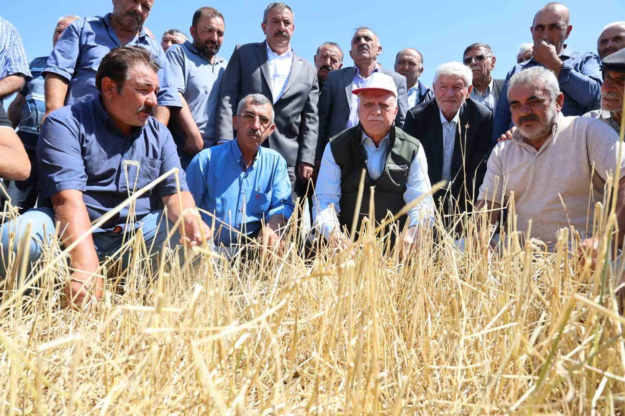 TÜRKİYE ZİRAAT ODALARI BİRLİĞİ (TZOB) GENEL BAŞKANI ŞEMSİ BAYRAKTAR (ŞAPKALI), KOZLUCA KÖYÜNDE SEL...