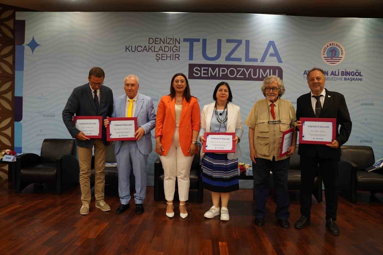 TUZLA BELEDİYESİ TARAFINDAN DÜZENLENEN "DENİZİN KUCAKLADIĞI ŞEHİR: TUZLA" SEMPOZYUMUNDA İLÇENİN...