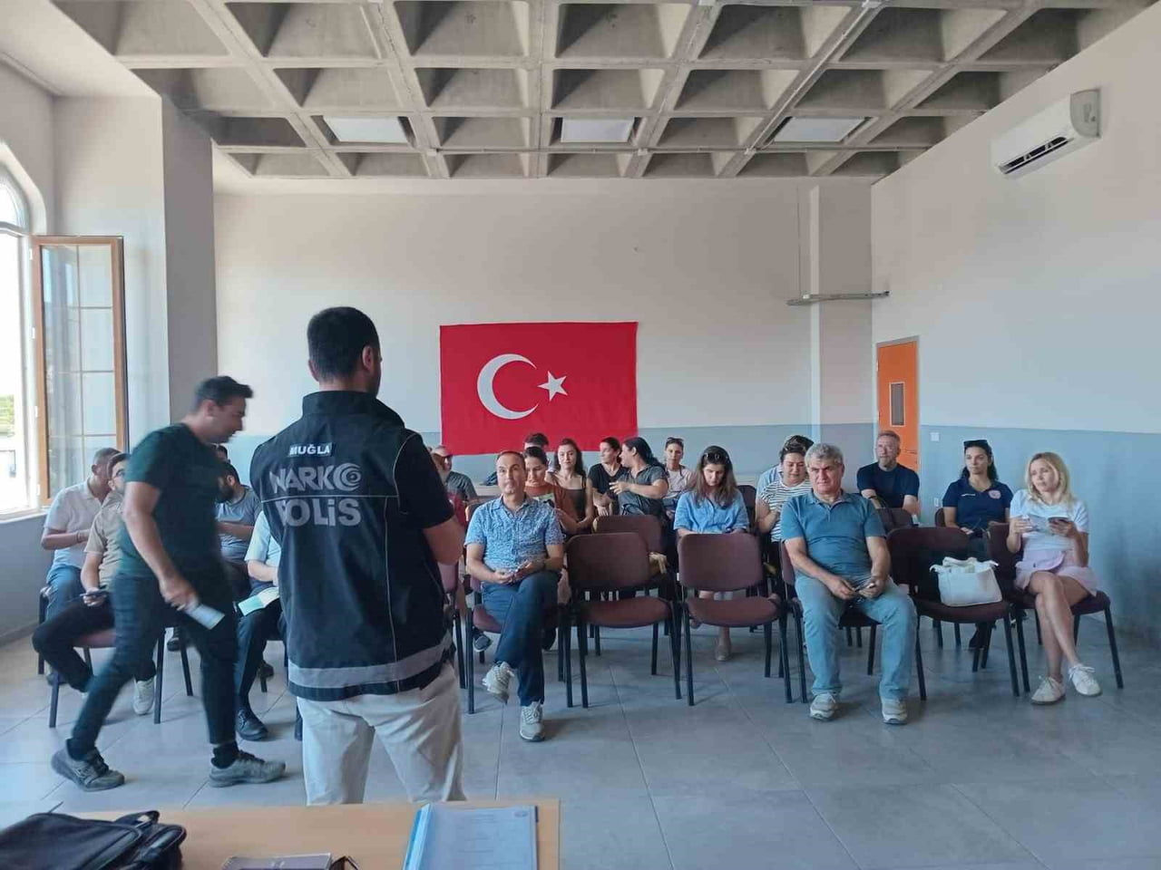 UĞLA’NIN DATÇA İLÇESİNDE UYUŞTURUCU VE MADDE BAĞIMLILIĞIYLA MÜCADELE İLE İŞİTME ENGELLİ BİREYLERİN...