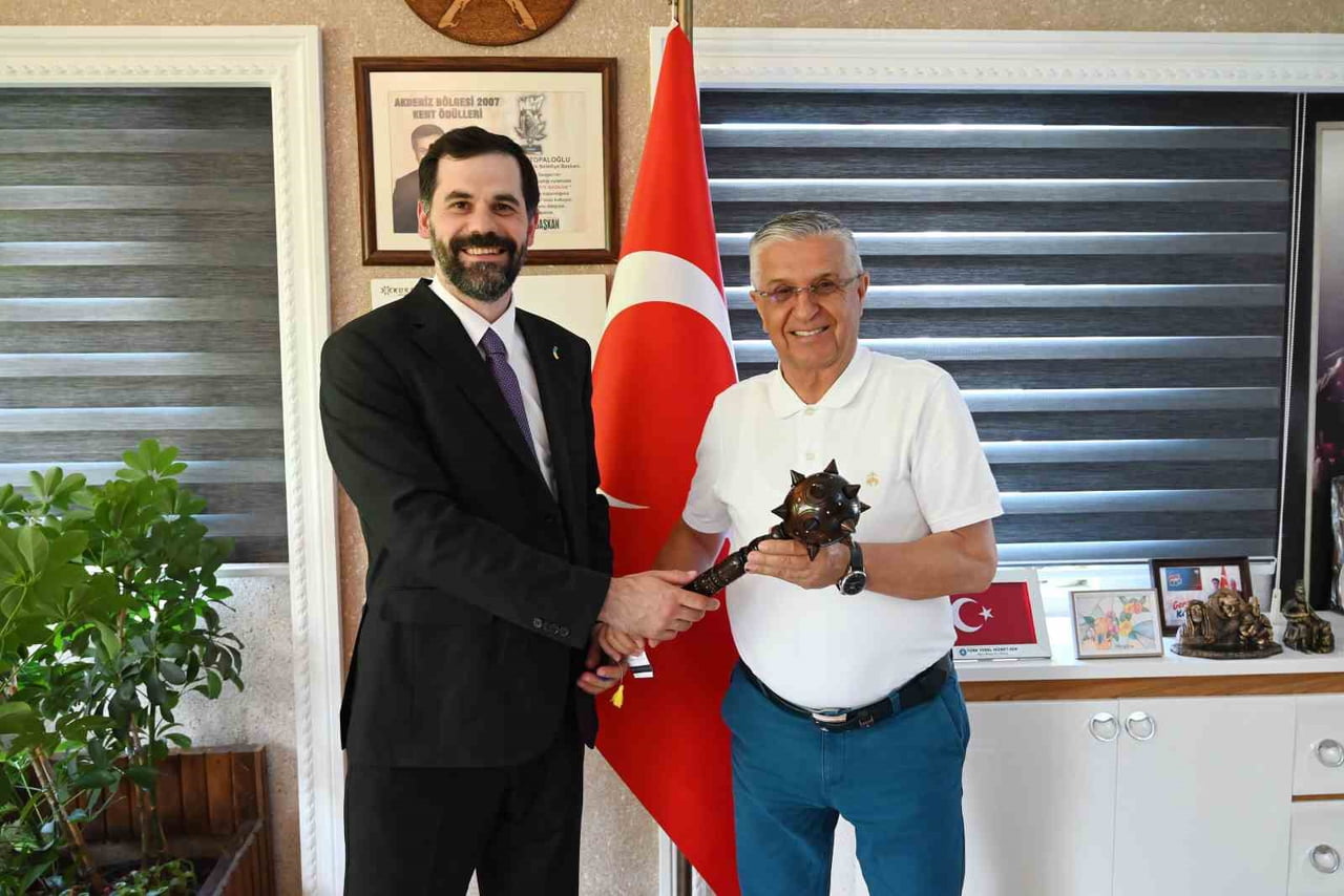 UKRAYNA ANTALYA BAŞKONSOLOSU BOĞDAN KONOPLİASTYİ, KEMER BELEDİYE BAŞKANI NECATİ TOPALOĞLU’NA...