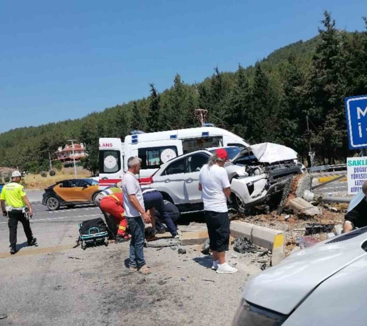 ULA KIZALAĞAÇ MEVKİİNDE MEYDANA GELEN VE İKİ ARACIN KARIŞTIĞI TRAFİK KAZASINDA 4 KİŞİ...