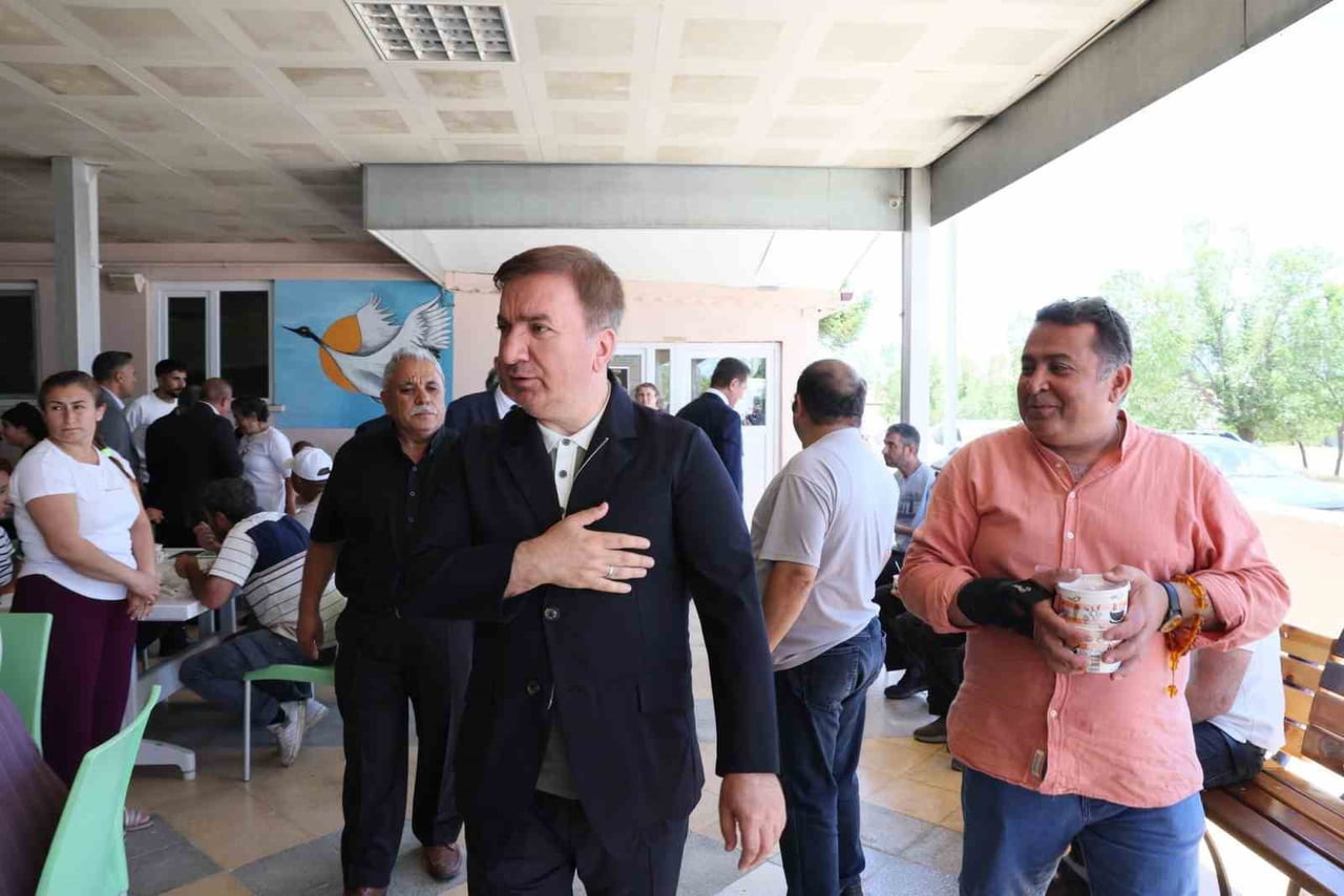ULALAR CEMEVİNDE AŞURE DAĞITIM PROGRAMI DÜZENLENDİ