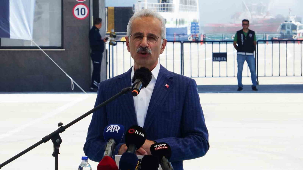 ULAŞTIRMA VE ALTYAPI ABDULKADİR URALOĞLU PROGRAMDA KONUŞMA YAPTI