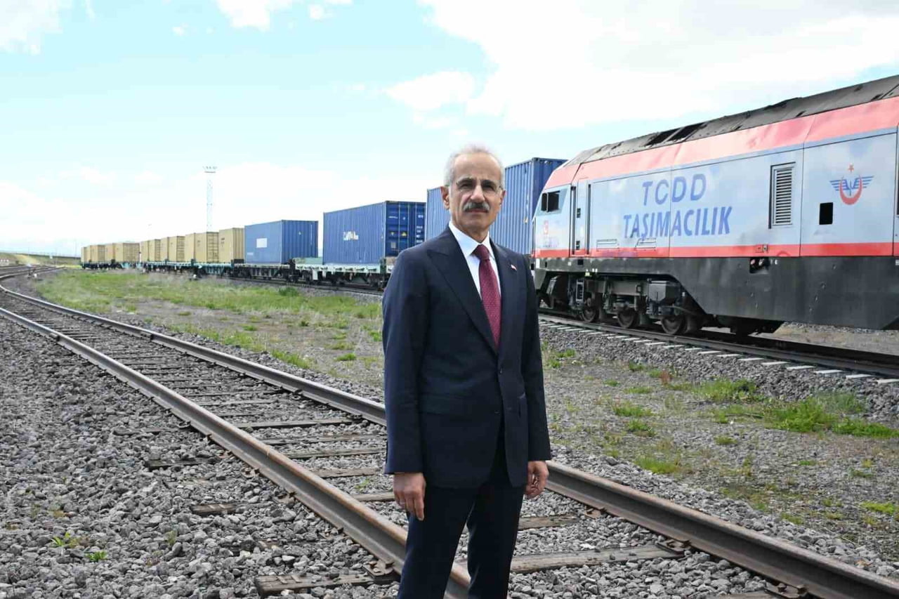 ULAŞTIRMA VE ALTYAPI BAKANI ABDULKADİR URALOĞLU