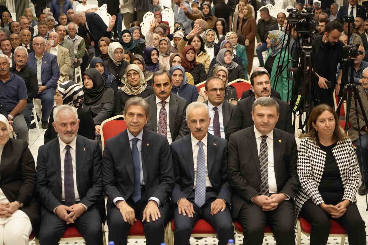 ULAŞTIRMA VE ALTYAPI BAKANI ABDULKADİR URALOĞLU, ÇEŞİTLİ PROGRAMLARA KATILMAK ÜZERE GELDİĞİ...