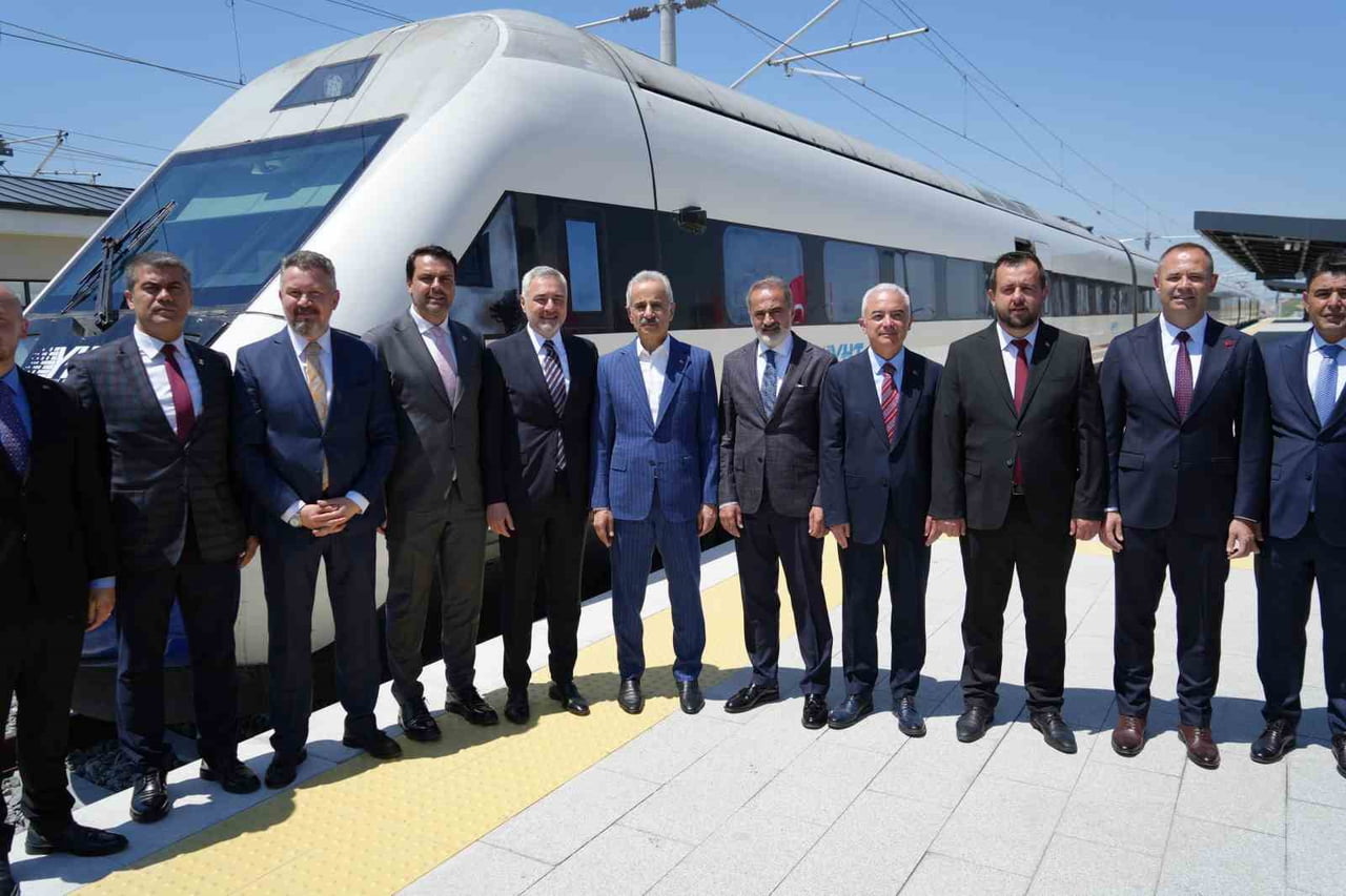 ULAŞTIRMA VE ALTYAPI BAKANI ABDULKADİR URALOĞLU, HALKALI-KAPIKULE HIZLI TREN HATTI’NIN 153...