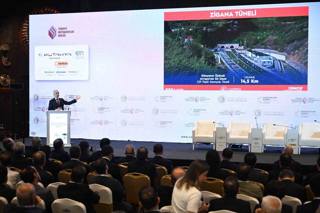 ULAŞTIRMA VE ALTYAPI BAKANI ABDULKADİR URALOĞLU, İNŞAAT ZİRVESİ 2026’DA "GELECEĞİN ALTYAPISI:...