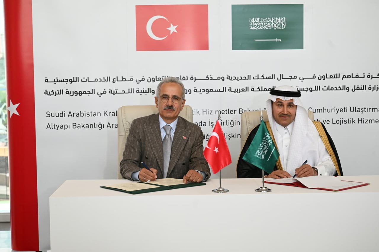 ULAŞTIRMA VE ALTYAPI BAKANI ABDULKADİR URALOĞLU, RİYAD'DA BİR ARAYA GELDİĞİ SUUDİ ARABİSTAN...