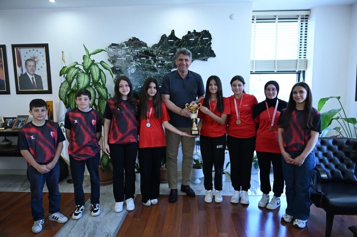 ULUSAL MÜSABAKALARDA DERECEYE GİREN SPORCU ÖĞRENCİLER, KARTEPE BELEDİYE BAŞKANI MUSTAFA KOCAMAN...