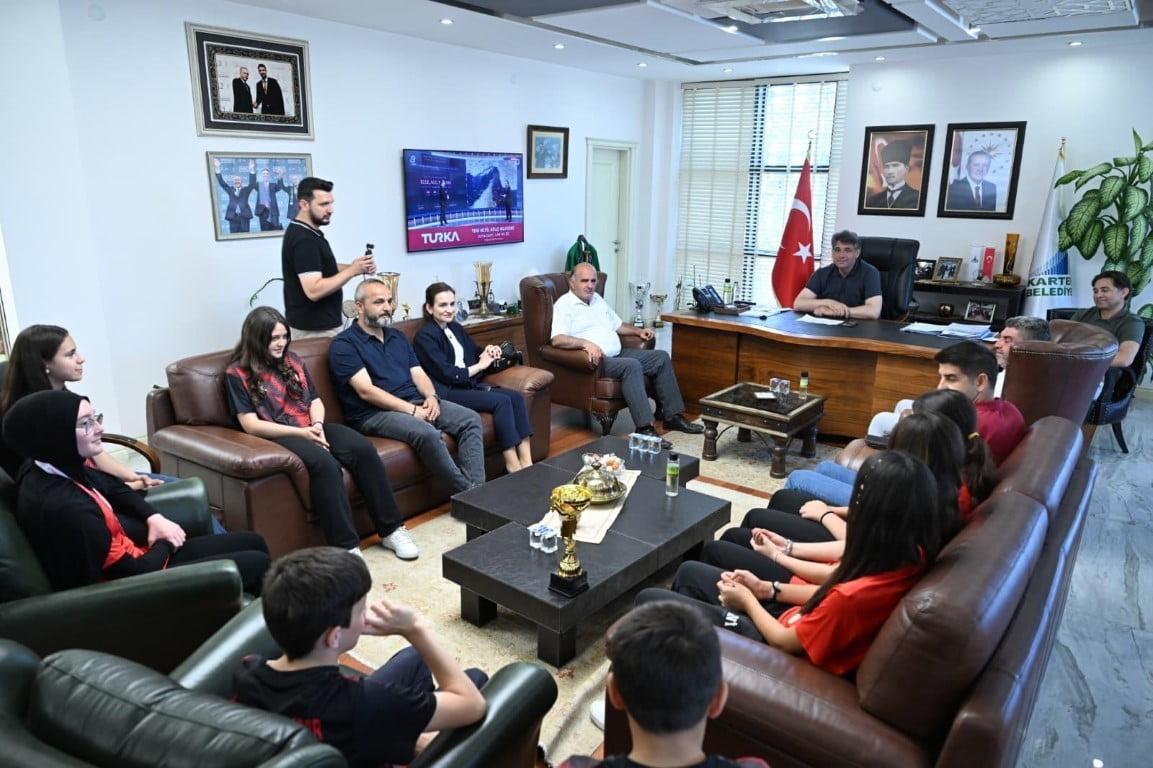 ULUSAL MÜSABAKALARDA DERECEYE GİREN SPORCU ÖĞRENCİLER, KARTEPE BELEDİYE BAŞKANI MUSTAFA KOCAMAN...