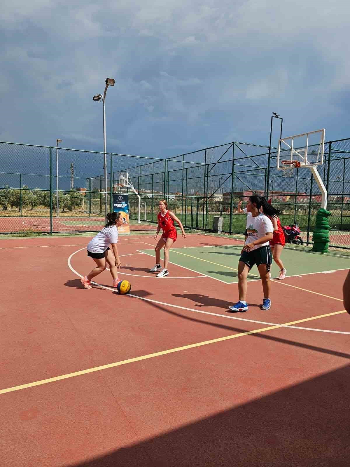 ULUSAL SPOR PROJELERİ KAPSAMINDA AYDIN’DA DÜZENLENEN 3X3 BASKETBOL VE 5X5 FUTBOL TURNUVALARI, GENÇ...