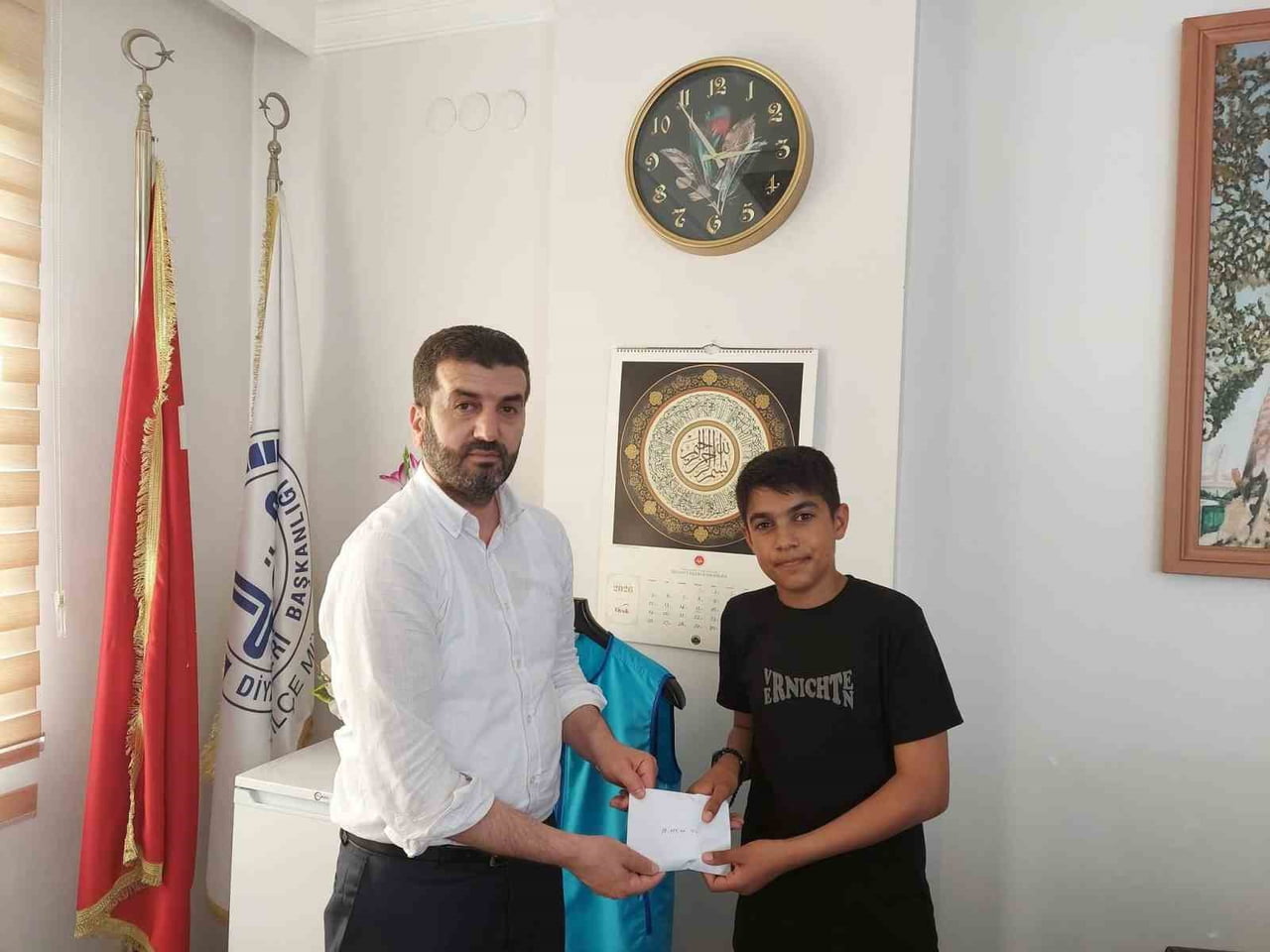 UMRE ÖDÜLLÜ GENÇLİK BİLGİ YARIŞMASI’NDA DERECEYE GİREN ÖĞRENCİLERE ÖDÜLLERİ...
