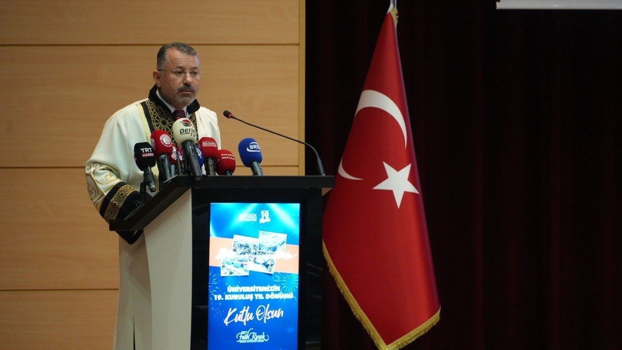 ÜNİVERSİTENİN 19 YILLIK GELİŞİM SÜRECİNİ DEĞERLENDİREN KIRIŞIK, AKADEMİSYENLERDEN İŞ İNSANLARINA...