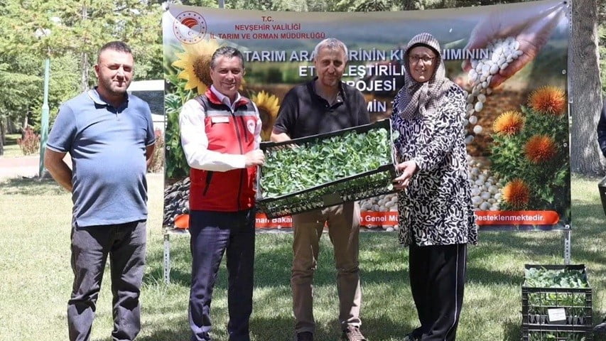 ÜRETİCİLERE YÜZDE 75 HİBELİ KARNABAHAR VE BROKOLİ FİDESİ DAĞITILDI.