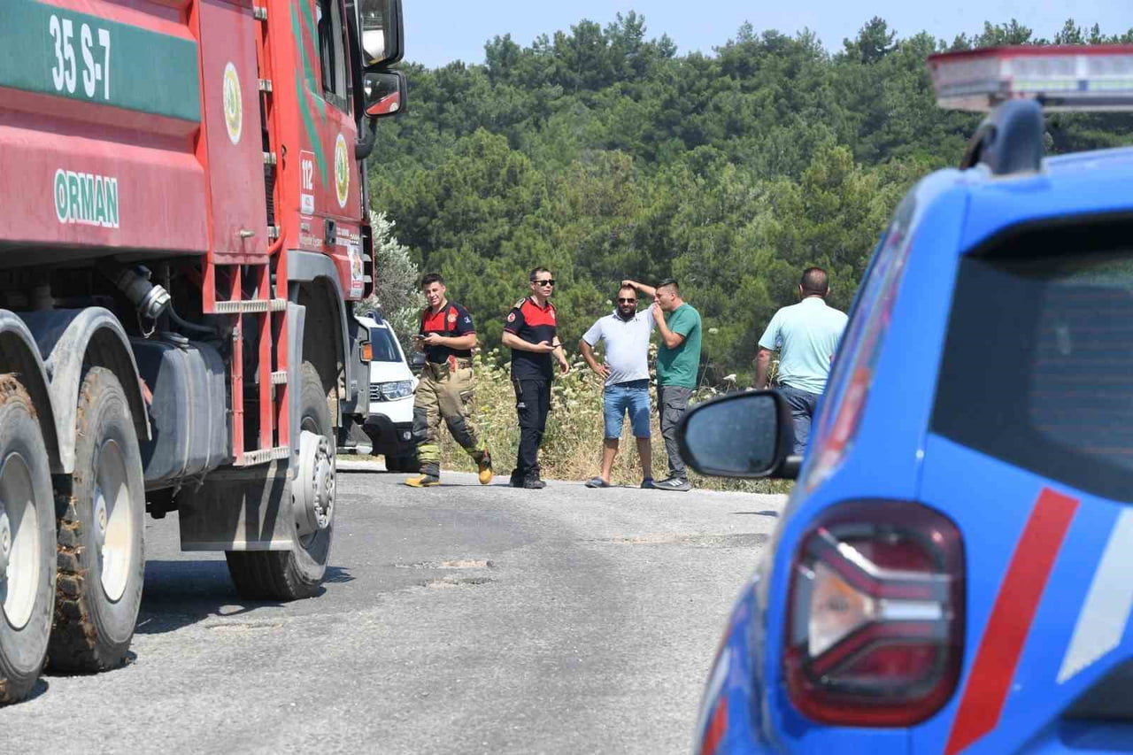 URLA BALIKLOVA’DAKİ ORMAN YANGINI KONTROL ALTINDA