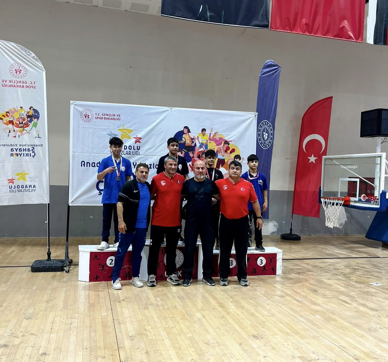 UŞAK'TA DÜZENLENEN ANALİG 1. ETAP GREKOROMEN GÜREŞ MÜSABAKALARI'NDA MÜCADELE EDEN YUNUSEMRE...