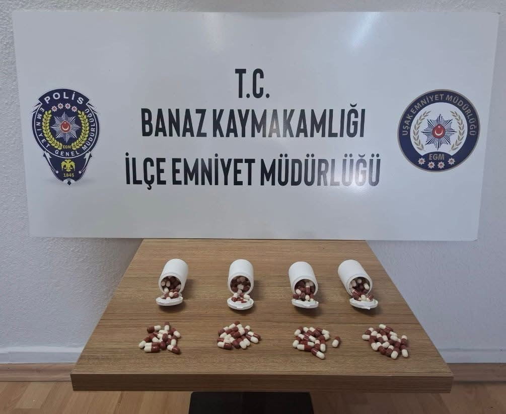 UŞAK’IN BANAZ İLÇESİNDE POLİS EKİPLERİNİN “DUR” İHTARINA UYMAYARAK KAÇAN OTOMOBİLİN TAKİBİ...