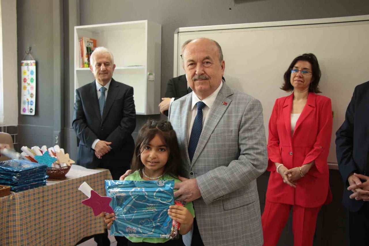 UŞAK’TA 2025-2026 EĞİTİM ÖĞRETİM YILI DÖNEMİNİN SONA ERMESİYLE BİRLİKTE 315 OKULDA 64 BİN 344...