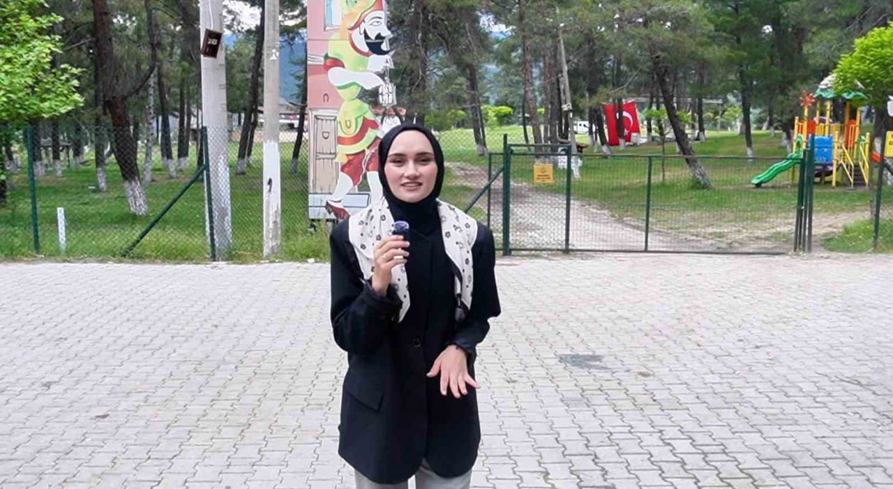 UŞAK ÜNİVERSİTESİ İLETİŞİM FAKÜLTESİ YENİ MEDYA VE İLETİŞİM BÖLÜMÜ ÖĞRENCİLERİ, BİTİRME PROJESİ...