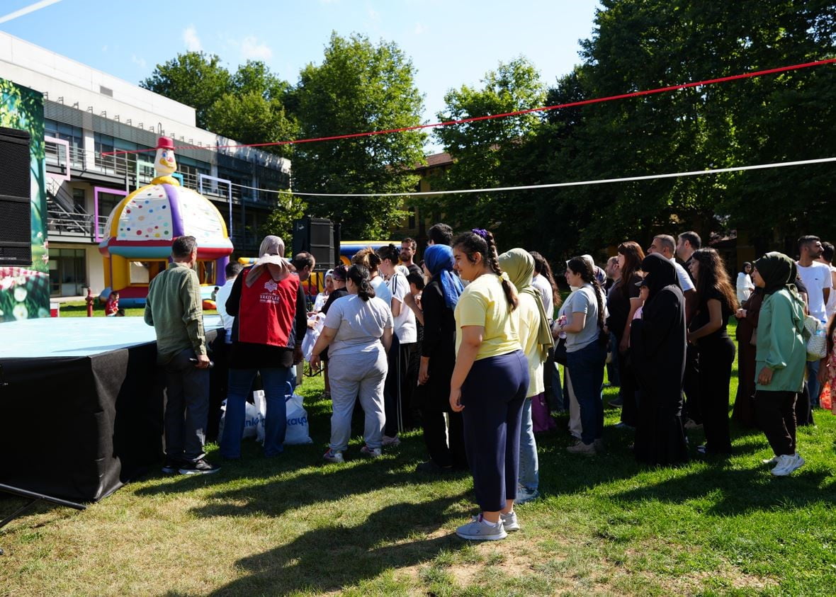 VAKIFLAR GENEL MÜDÜRLÜĞÜ TARAFINDAN 100 ÖĞRENCİ VE AİLELERİNE GELENEKSEL PİKNİK PROGRAMI...