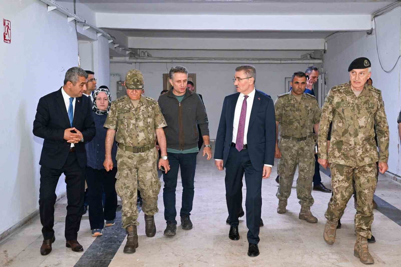 VALİ AYDIN BARUŞ, ERZURUM LİSESİ TARAFINDAN DERSLİK VE EĞİTİM ALANI OLARAK KULLANILMAK ÜZERE MİLLÎ...