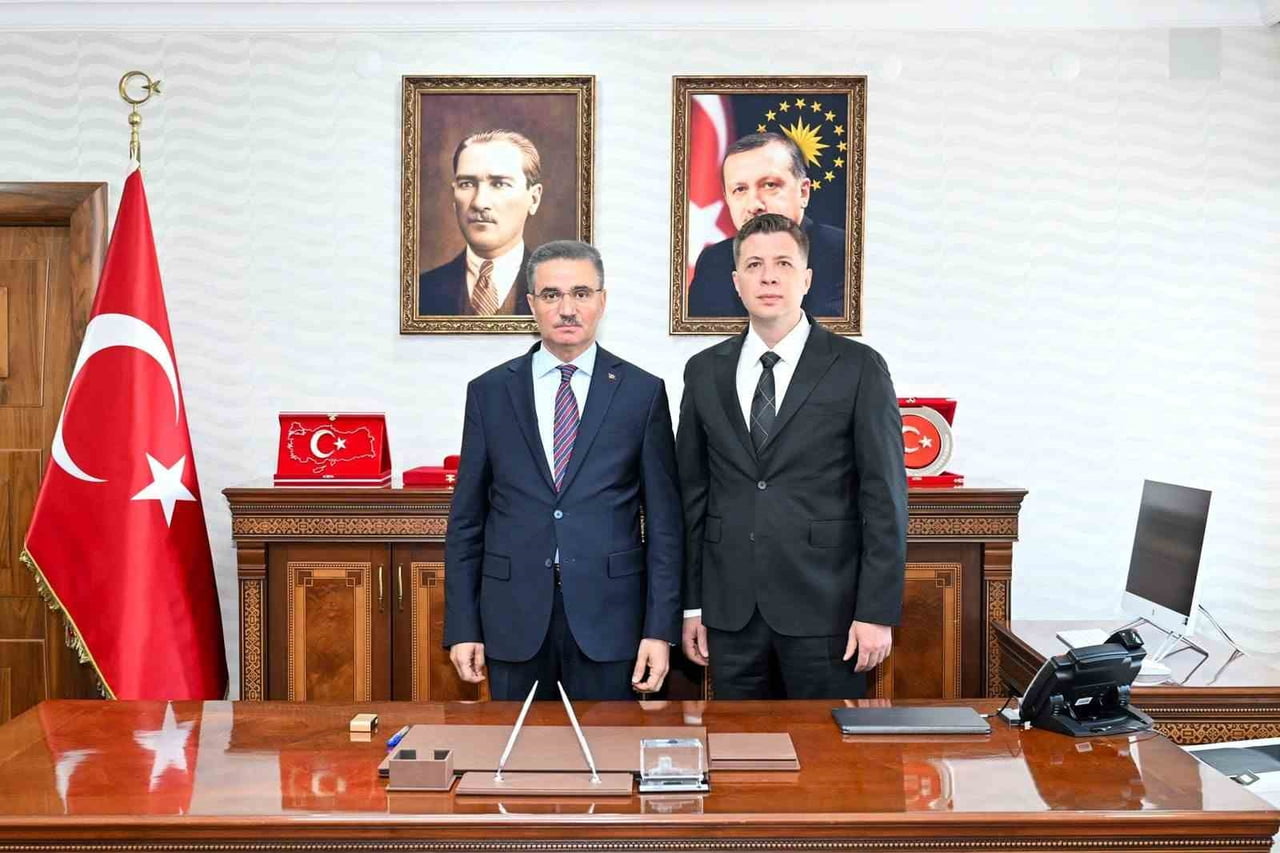VALİ AYDIN BARUŞ, PALANDÖKEN KAYMAKAMLIĞINI ZİYARET EDEREK KAYMAKAM YUNUS KIZILGÜNEŞ’TEN İLÇENİN...