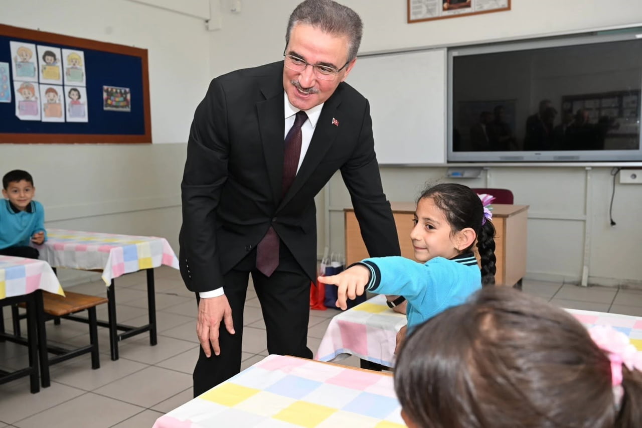VALİ AYDIN BARUŞ, TUZCU MİMAR SİNAN İLKOKULU VE ORTAOKULUNDA DÜZENLENEN KARNE DAĞITIM TÖRENİNE...