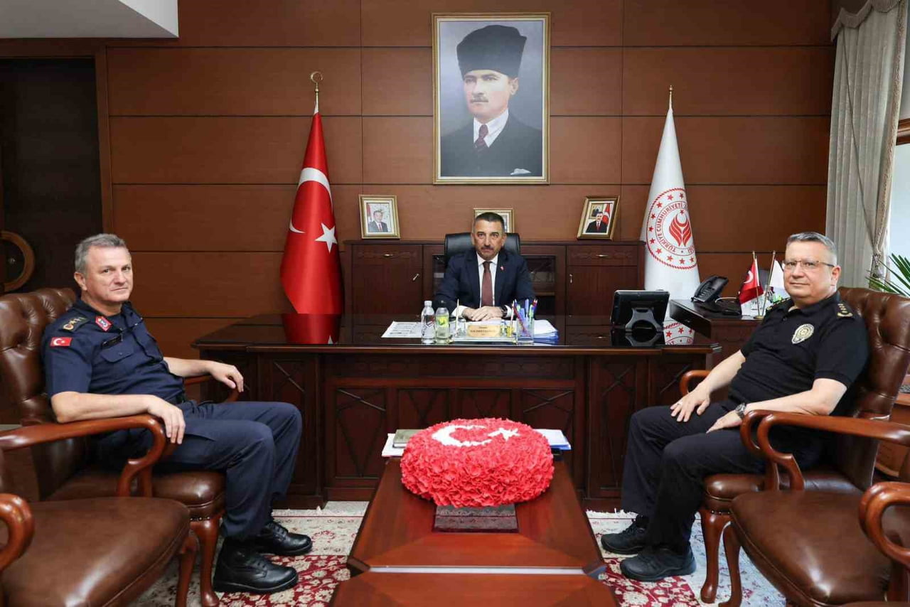 VALİ HACIBEKTAŞOĞLU BAŞKANLIĞINDA ASAYİŞ VE GÜVENLİK TOPLANTISI YAPILDI