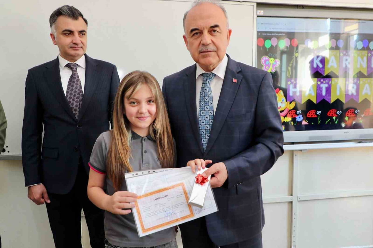 VALİ MUAMMER EROL KARNE TAKDİMİ