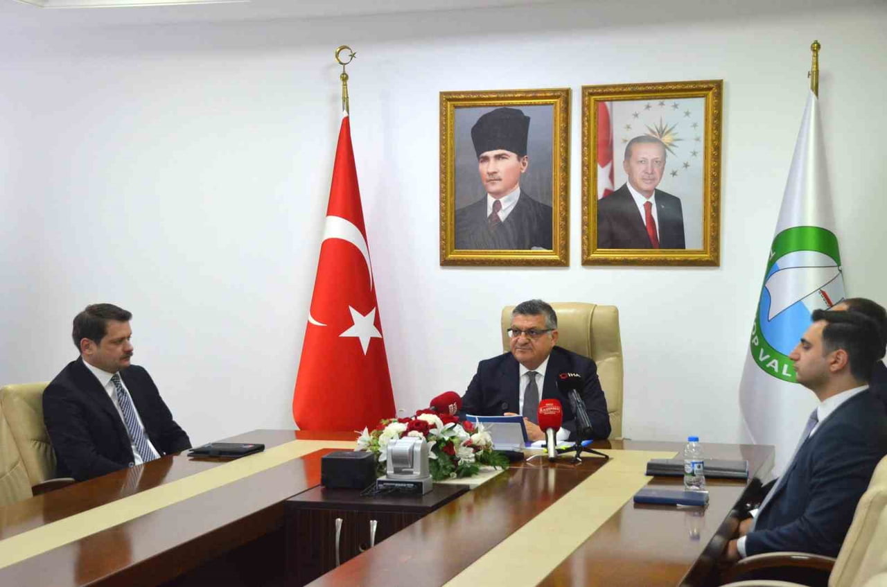 VALİ MUSTAFA ÖZARSLAN, İL GENELİNDE KAMU HİZMETLERİNDEN DUYULAN MEMNUNİYET DÜZEYİNİ ÖLÇMEK...