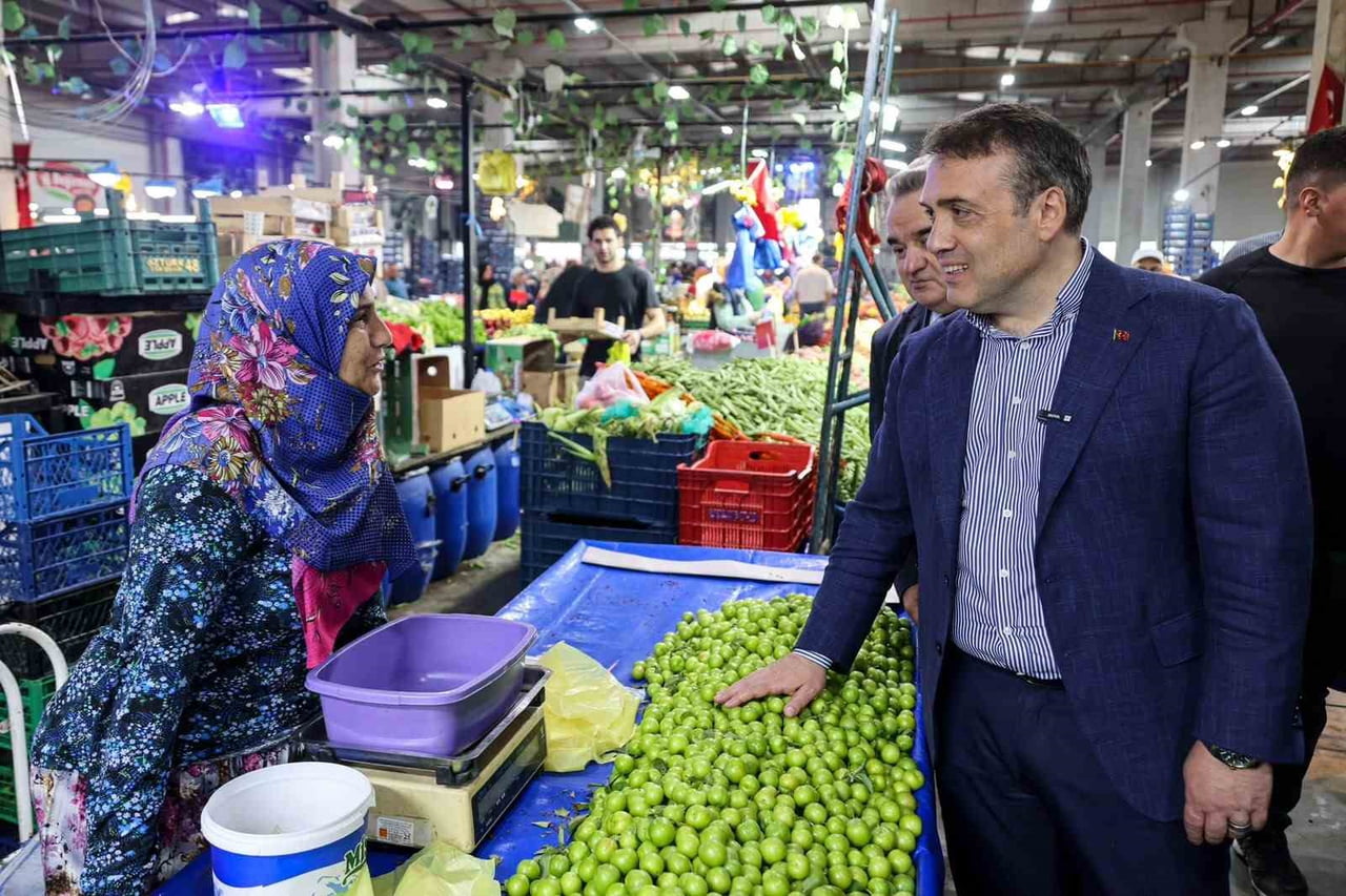VALİ SÖZER, PAZAR ESNAFI VE VATANDAŞLARLA BİR ARAYA GELDİ