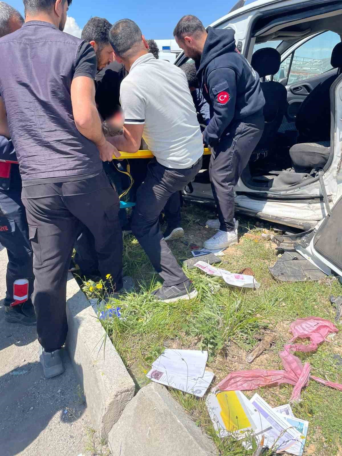 VAN'DA İKİ OTOMOBİLİN ÇARPIŞMASI SONUCU 4 KİŞİ HAYATINI KAYBEDERKEN 2 KİŞİ YARALANDI.