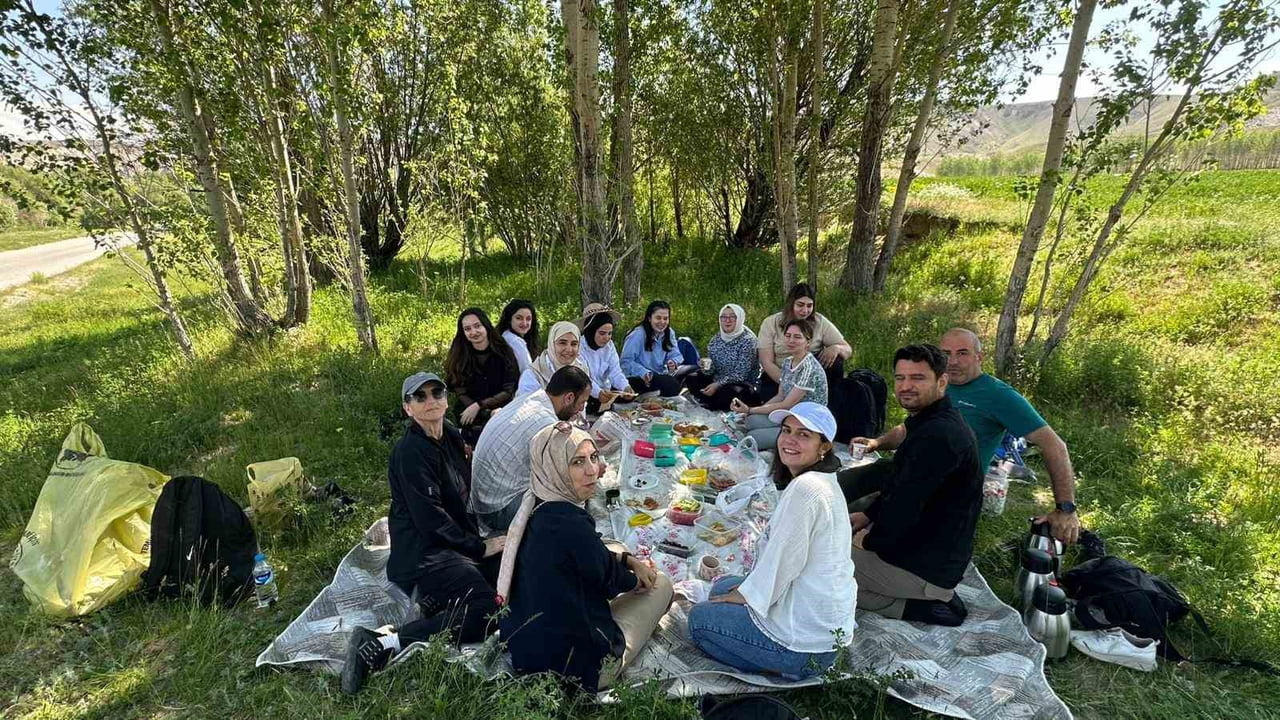 VAN'IN BAŞKALE İLÇESİ İLE HAKKÂRİ SINIRLARI ARASINDA YER ALAN VE SON DÖNEMDE DOĞASEVERLERİN YOĞUN...