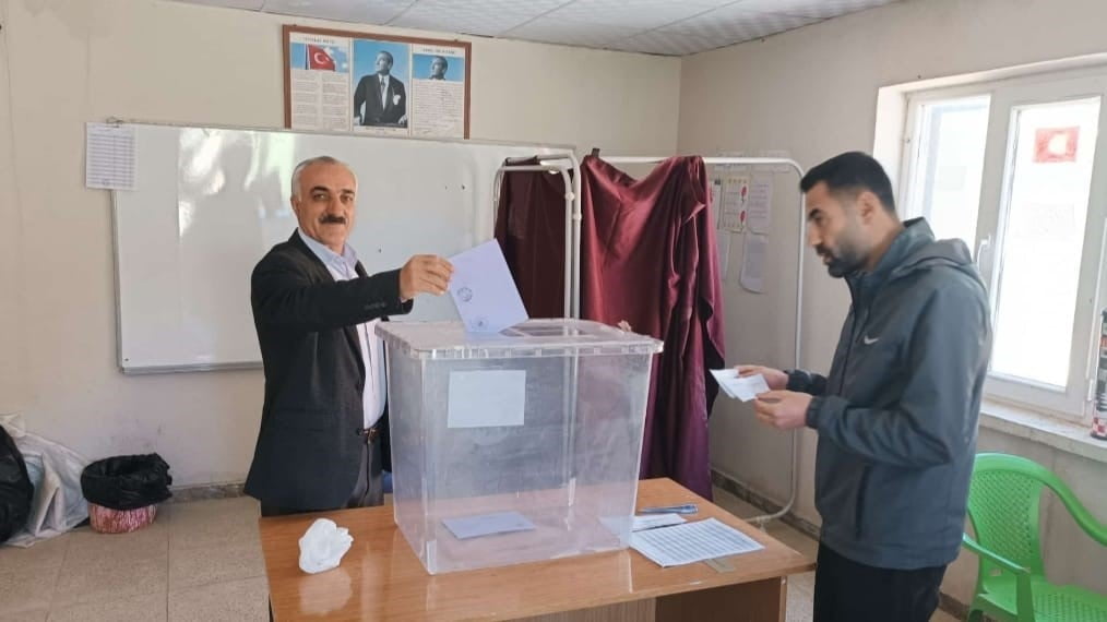VAN'IN BAŞKALE İLÇESİNDE 4 MAHALLEDE YENİDEN MUHTARLIK SEÇİMİ YAPILDI.
