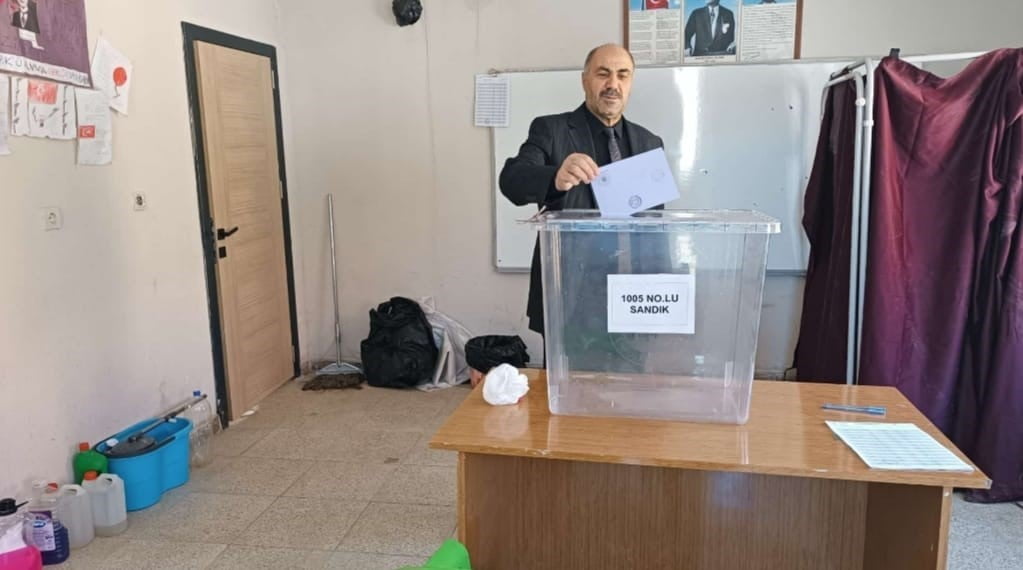 VAN'IN BAŞKALE İLÇESİNDE 4 MAHALLEDE YENİDEN MUHTARLIK SEÇİMİ YAPILDI.
