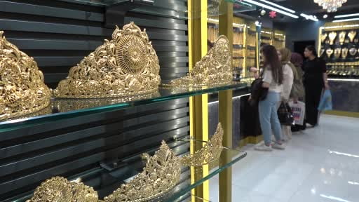 Van’da düğünlerin yeni tercihi: 'Altın görünümlü' imitasyon setler