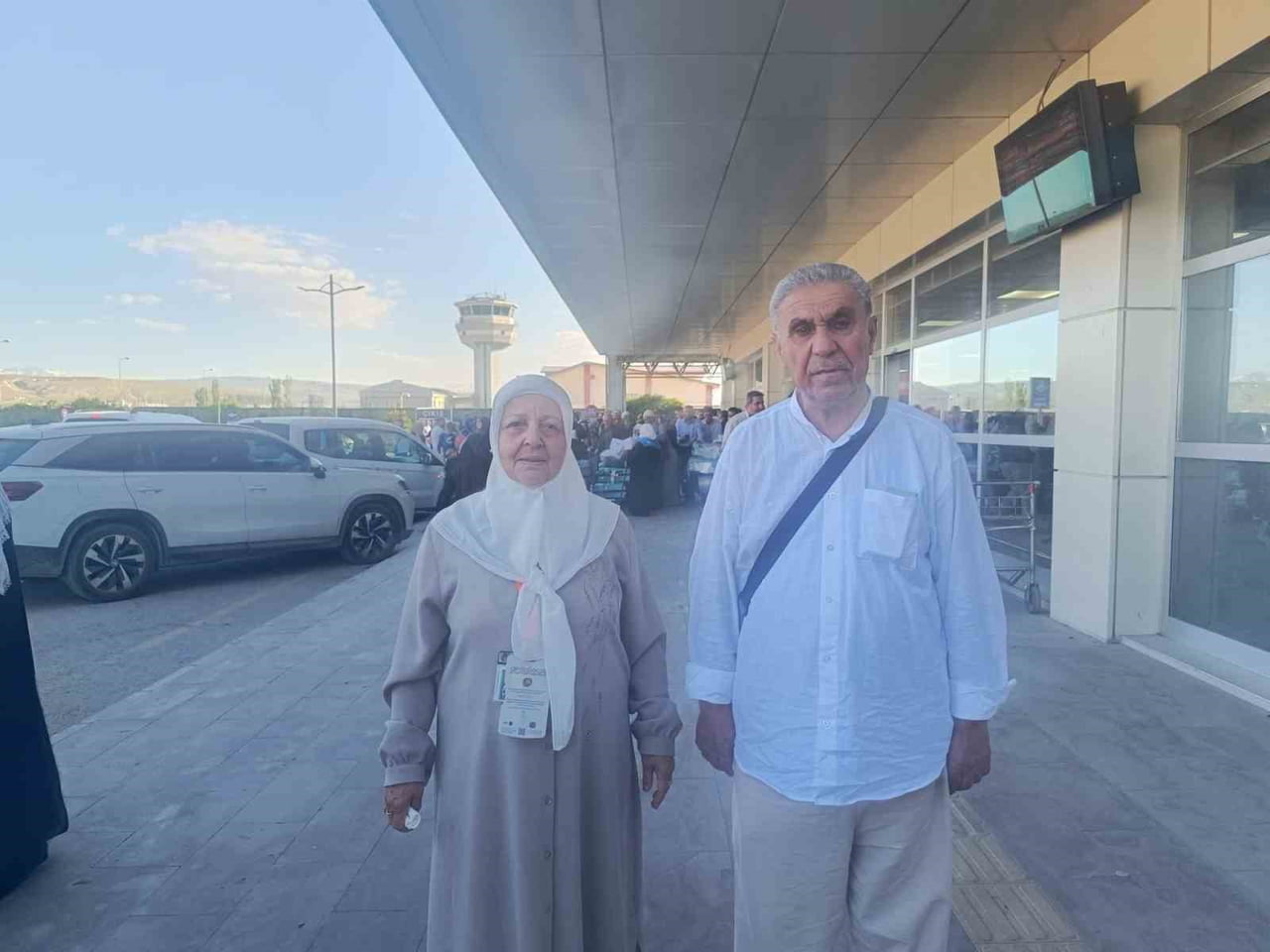 VAN’DAN BU YIL HAC İBADETİNİ YERİNE GETİRMEK ÜZERE KUTSAL TOPRAKLARA GİDEN İLK HAC KAFİLESİ...
