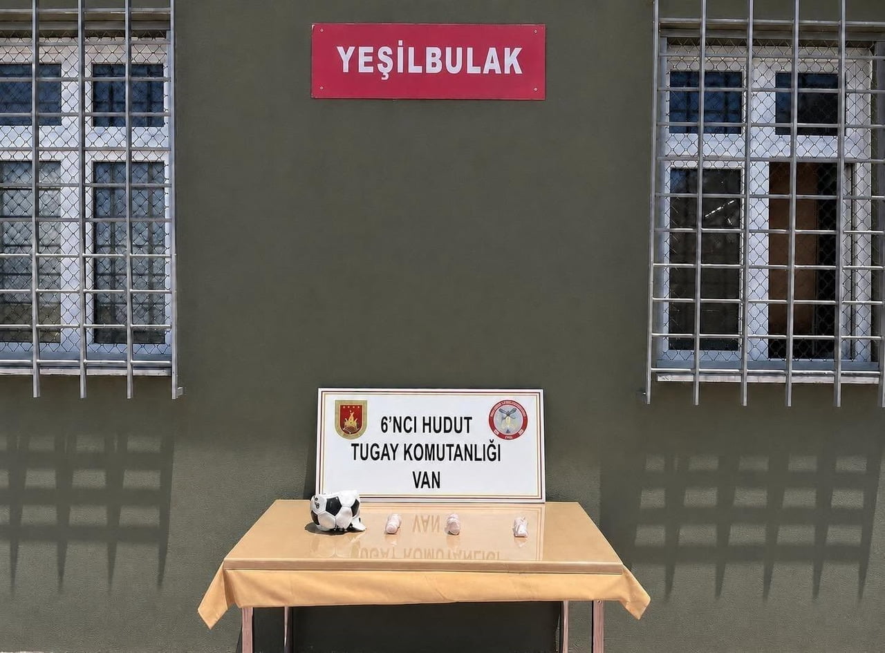 VAN’IN BAŞKALE KIRSALINDA GÜVENLİK GÜÇLERİ TARAFINDAN YAPILAN ARAZİ ARAMA TARAMA FAALİYETLERİNDE...