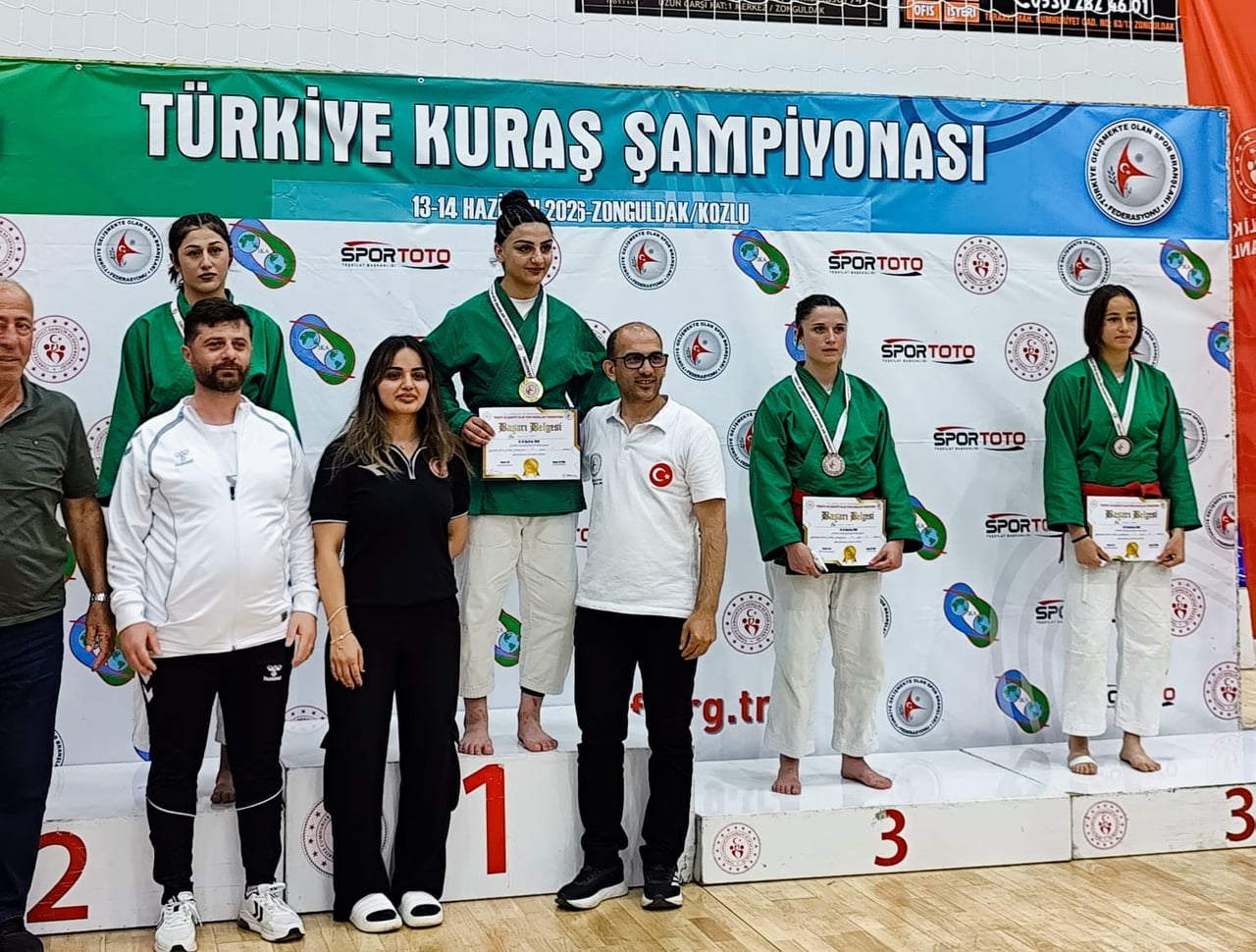 VAN’IN İPEKYOLU İLÇESİNDEKİ CUMHURİYET ANADOLU LİSESİ ÖĞRENCİLERİ, ZONGULDAK’TA DÜZENLENEN KURAŞ...