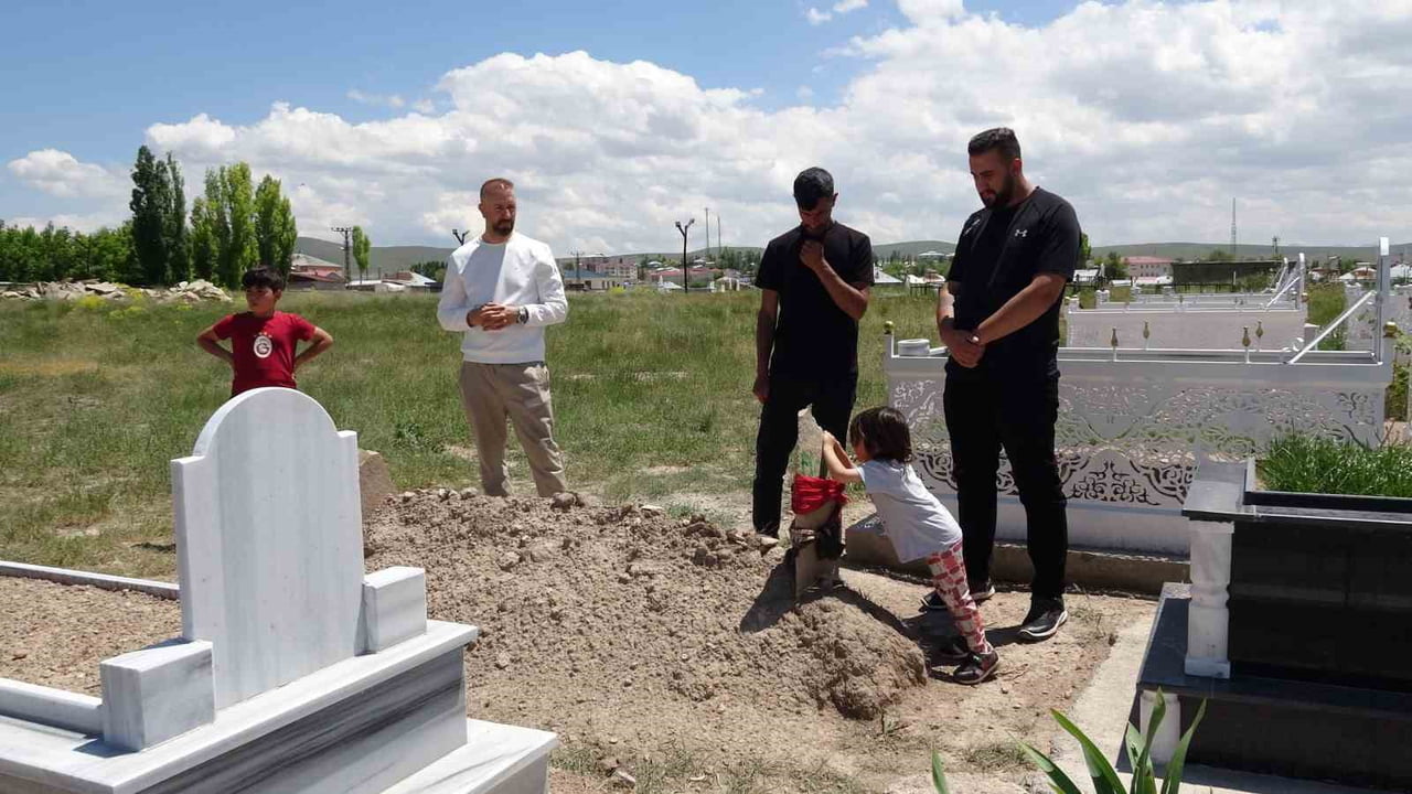 VAN’IN SARAY İLÇESİNDE SAHİPSİZ KÖPEKLERİN SALDIRISI SONUCU HAYATINI KAYBEDEN 5 YAŞINDAKİ HAMZA...