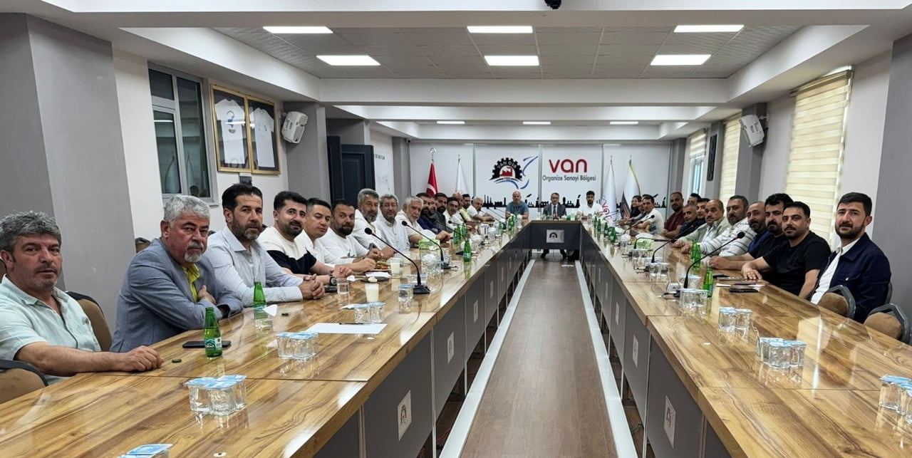 VAN ORGANİZE SANAYİ BÖLGESİ (OSB) YÖNETİM KURULU BAŞKANI MEMET ASLAN VE YÖNETİM KURULU ÜYELERİ...