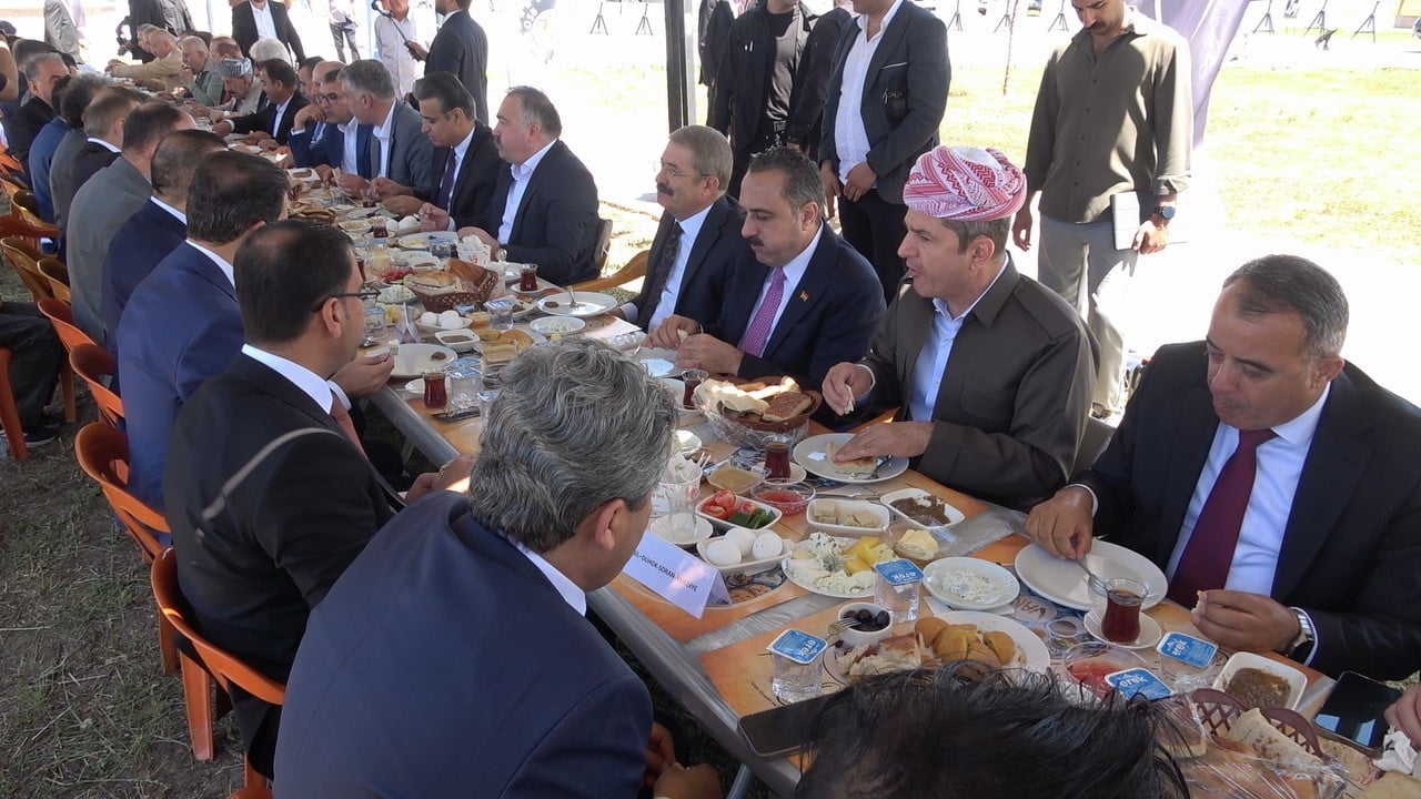 VAN TSO İLE VAN OSB İŞ BİRLİĞİNDE DÜNYA KAHVALTI GÜNÜ ETKİNLİĞİ DÜZENLENDİ