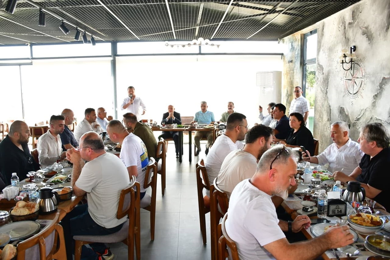 VATANDAŞLARLA BİR ARAYA GELEN SAMSUN'UN TERME BELEDİYE BAŞKANI ŞENOL KUL, "HER ZAMAN SORGULANMAYA...