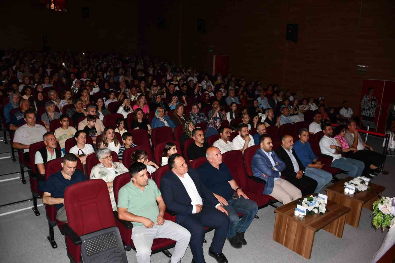 VEZİRKÖPRÜ GENÇLİK VE KÜLTÜR DERNEĞİ (VEGED) TARAFINDAN DÜZENLENEN TÜRK HALK OYUNLARI GÖSTERİSİ...