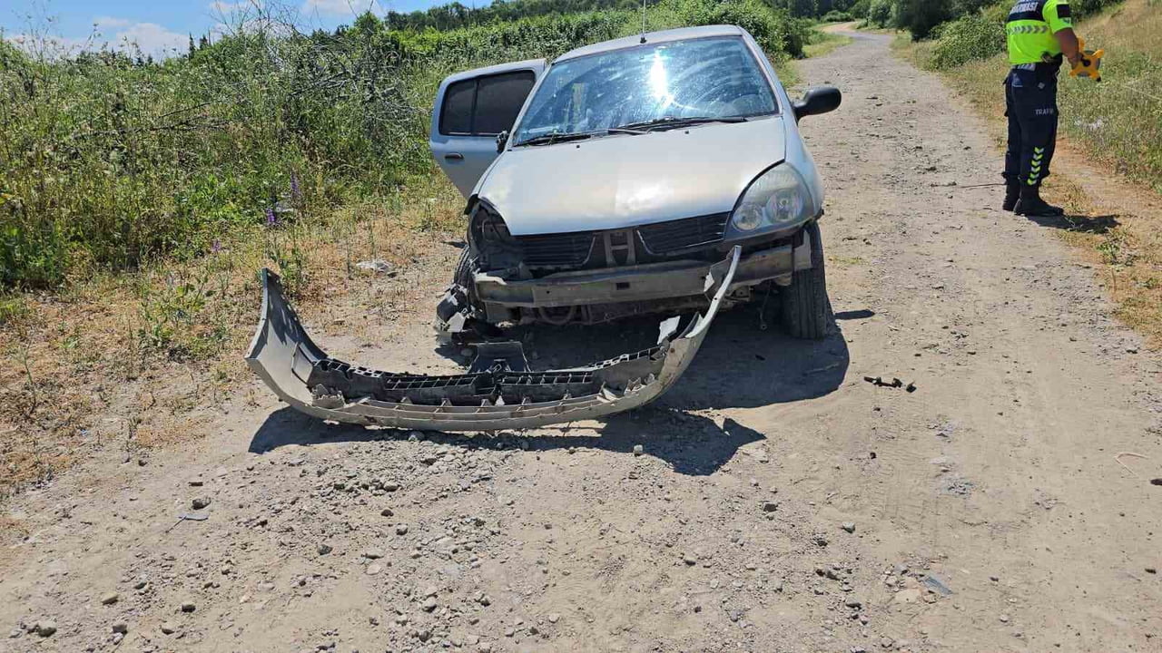 VEZİRKÖPRÜ İLÇESİNDE OTOMOBİLİN ŞARAMPOLE DÜŞTÜĞÜ TRAFİK KAZASINDA 3 KİŞİ...