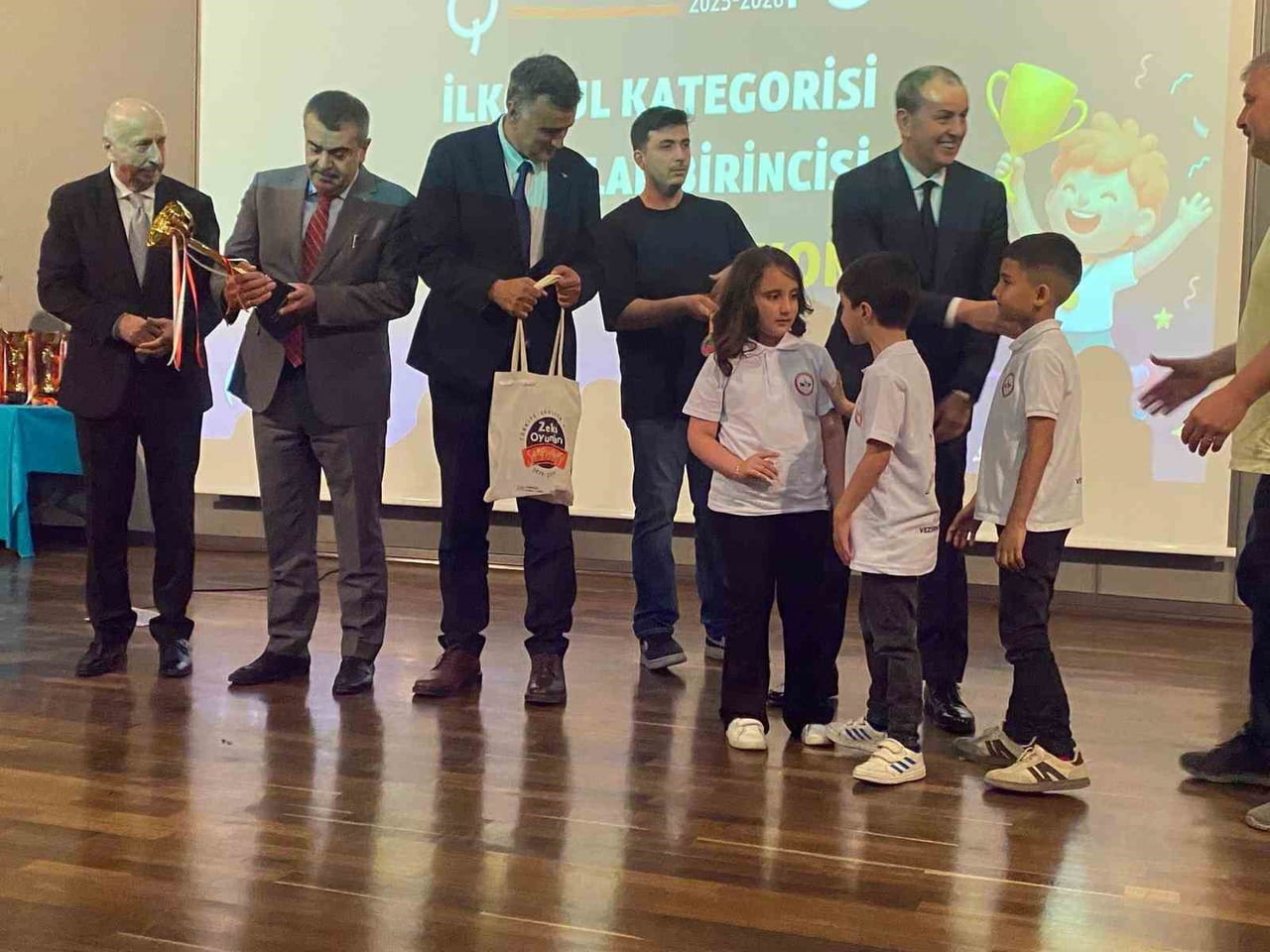 VEZİRKÖPRÜ MEHMET PAŞA İLKOKULU ÖĞRENCİLERİ, TÜRKİYE ZEKA VAKFI TARAFINDAN DÜZENLENEN OKULLAR...