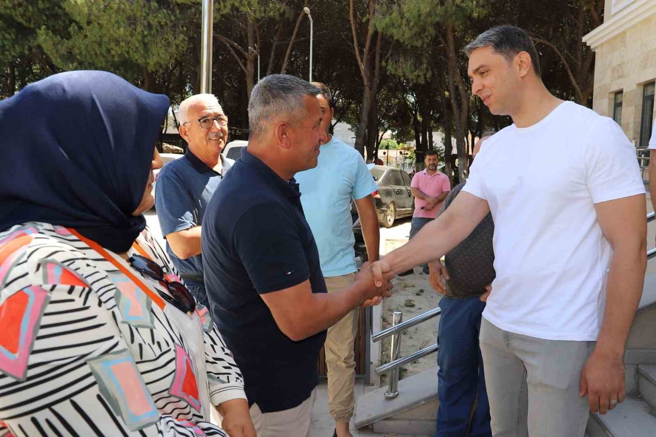 YAKLAŞIK 3,5 YILDIR SARUHANLI'DA GÖREV YAPAN VE MARDİN'İN KIZILTEPE İLÇESİNE ATANAN KAYMAKAM MURAT...